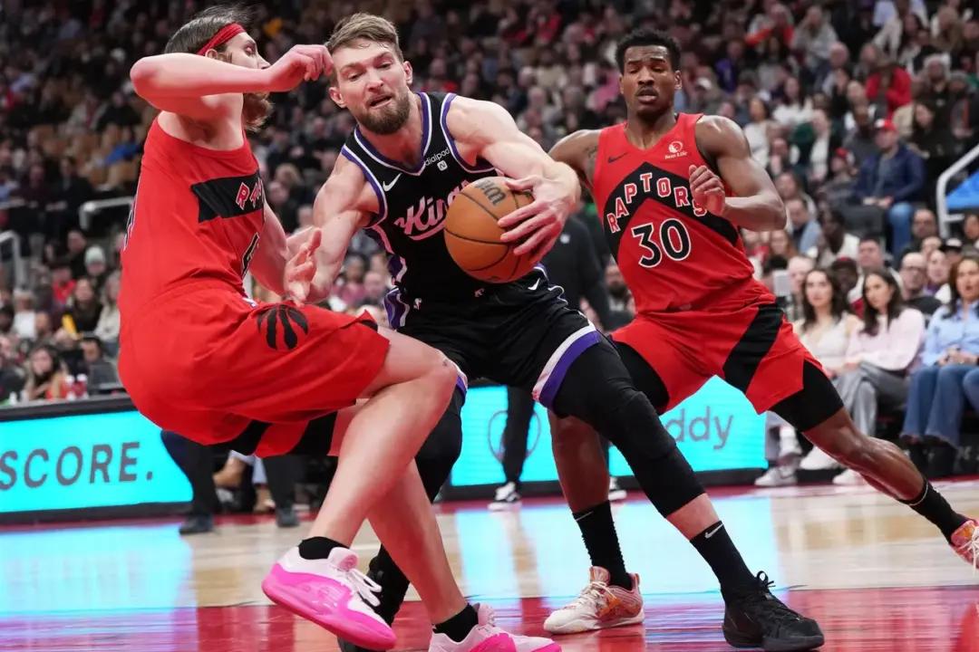 Sabonis’ Latest Triple-Double Leads Kings to One-Sided Win in Toronto