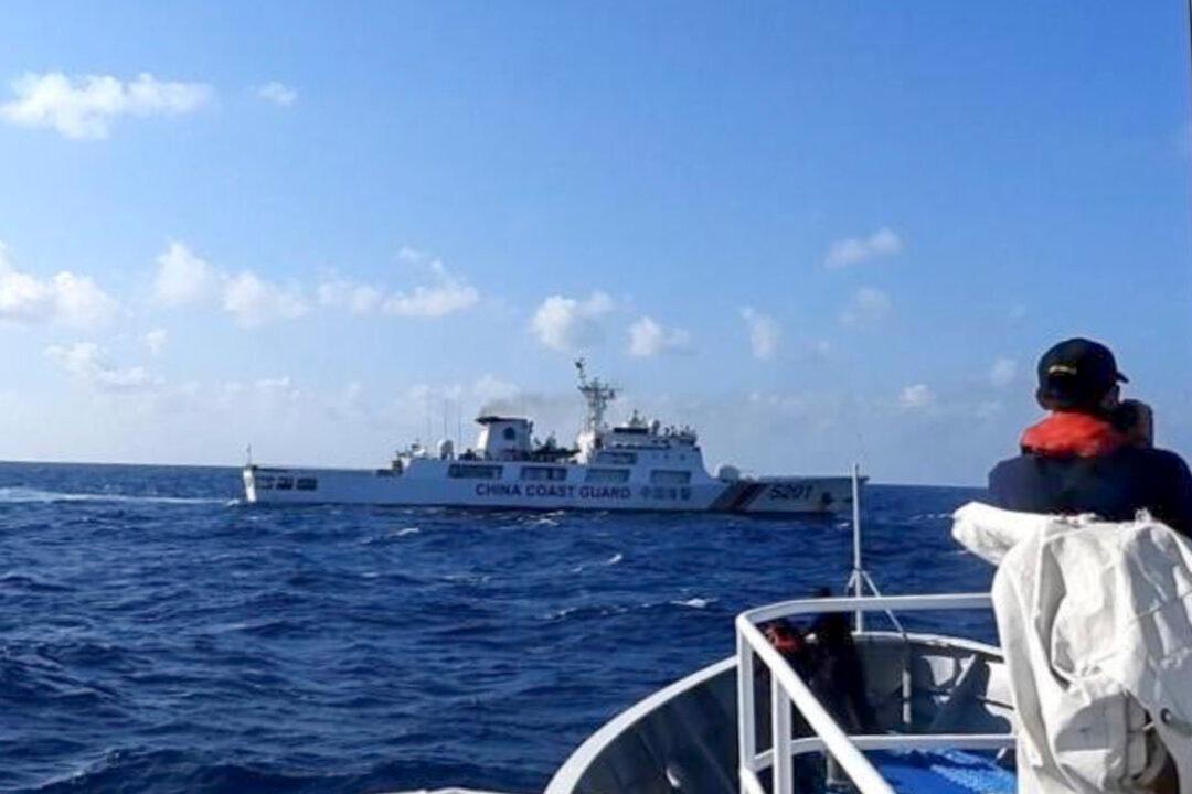 Philippines Dares China to Seek Arbitration After Water Cannon Attack