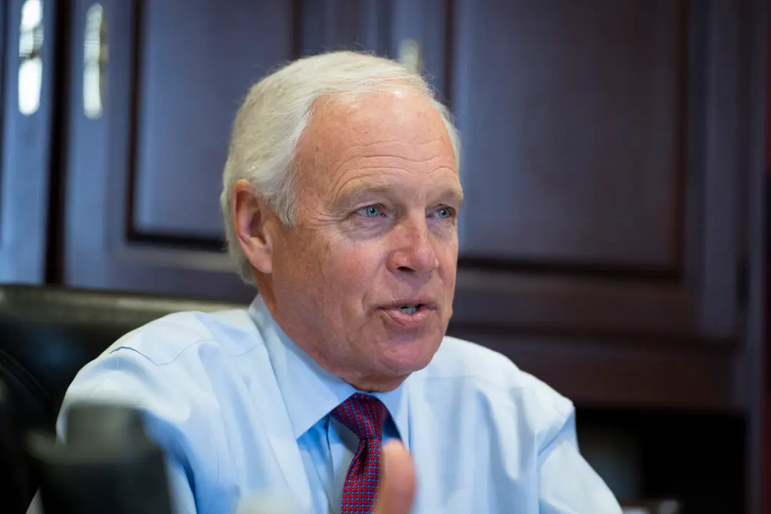 Senator Finds More Evidence Federal Officials Evaded FOIA