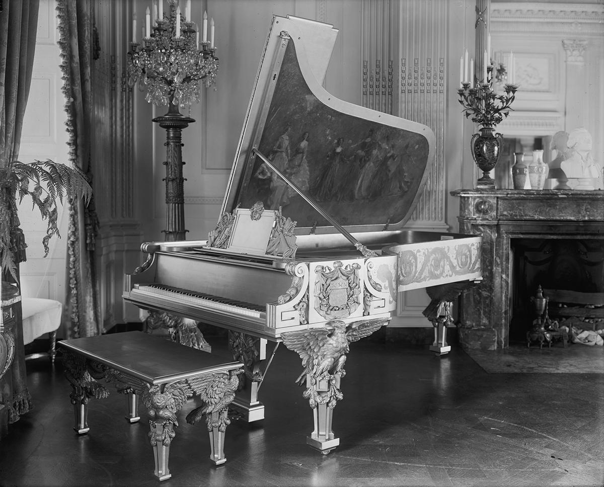 The 100,000th Steinway grand piano, designed by Joseph and Richard Hunt with the allegorical painting by artist Thomas W. Dewing, was the original White House piano. Photograph by Harris & Ewing in the early 20th century. Library of Congress. (Public Domain)