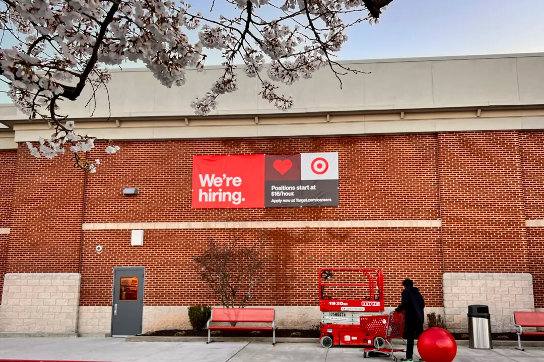 Number of Americans Receiving Unemployment Benefits Falls to 10-Month Low