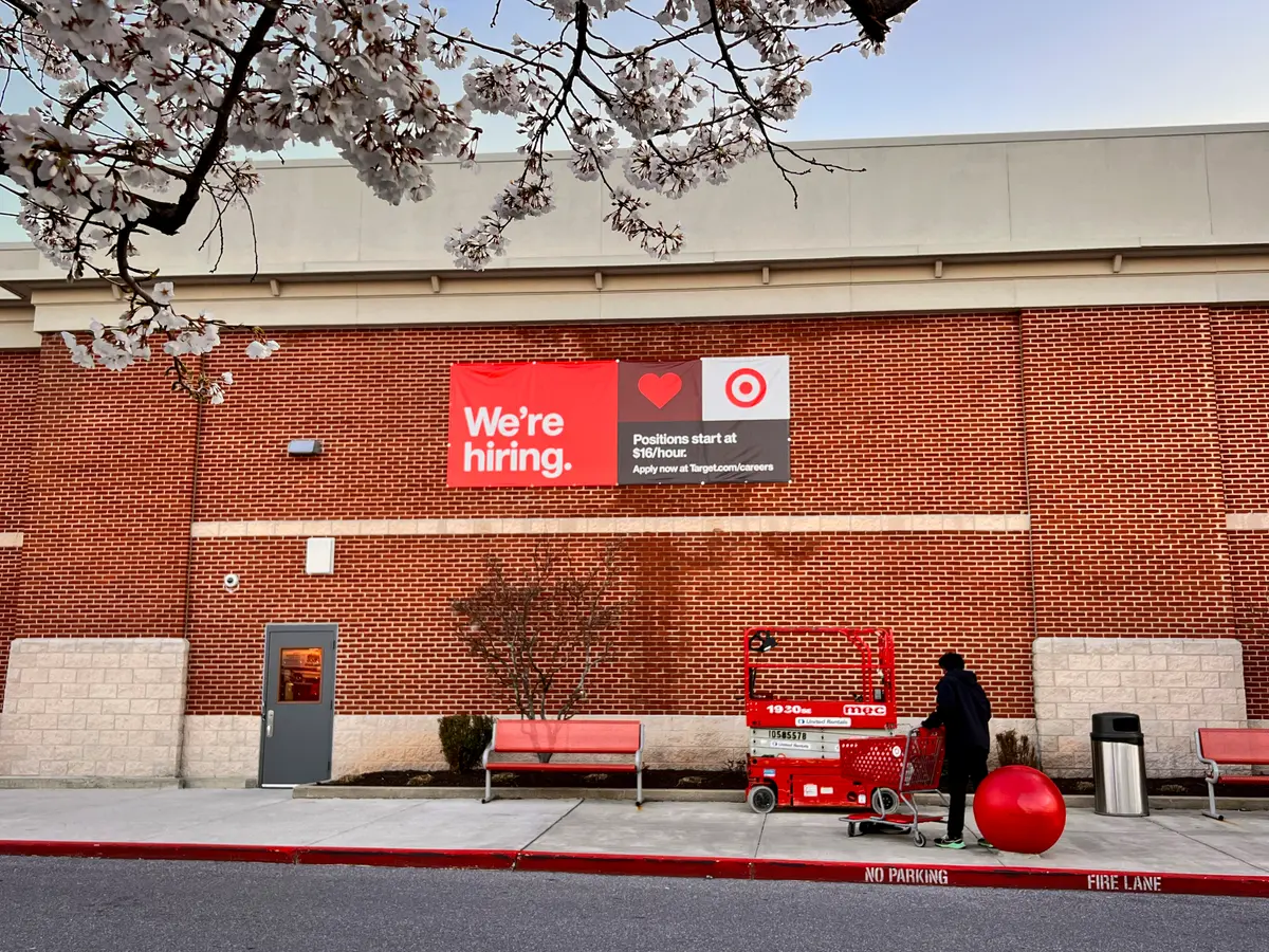 Number of Americans Receiving Unemployment Benefits Falls to 10-Month Low thumbnail