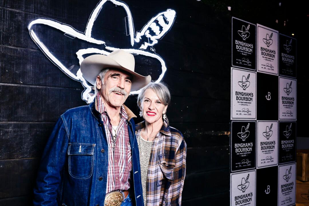 Actor Forrie J. Smith Allegedly ‘Kicked Off’ Flight for Refusing to Sit Beside Masked Passenger