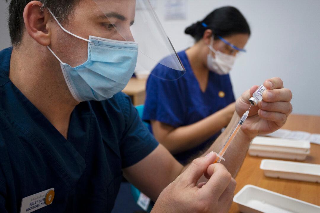 NSW Considers Dropping Vaccine Mandates for Health Workers