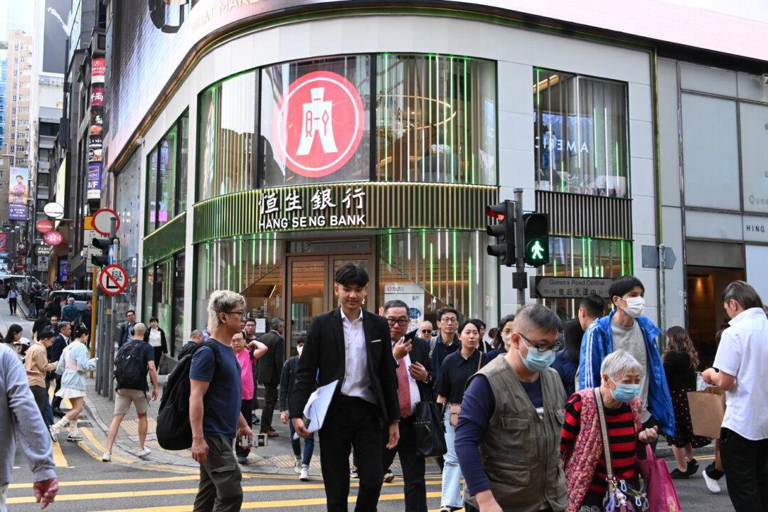Hong Kong’s Imported Mainland Labor Now Competing With Local Labor: Analysis