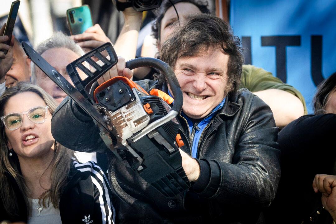 Argentine President Javier Milei to Fire 70,000 Government Employees: ‘Chainsaw and Blender’