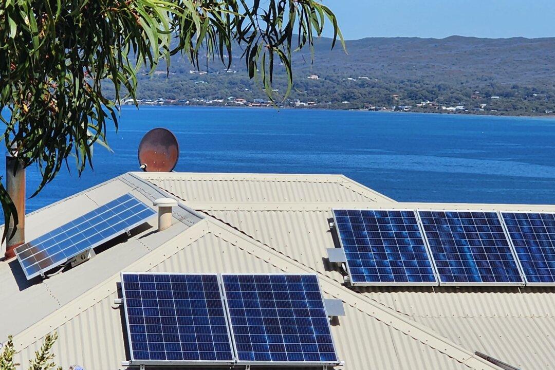 Ministers Defend Decision to Take Separate Private Jets to Official Climate Event