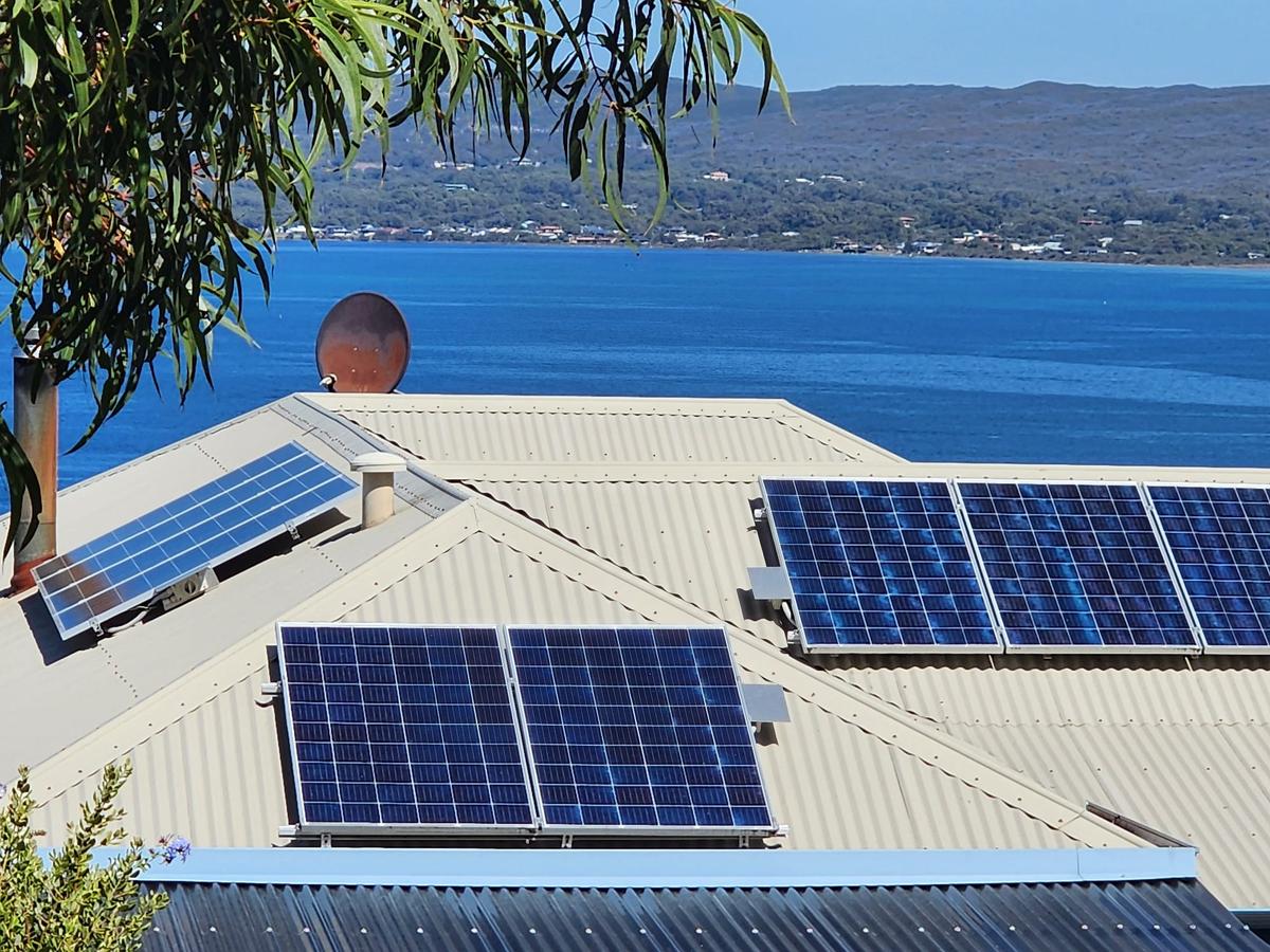 Ministers Defend Decision to Take Separate Private Jets to Official Climate Event