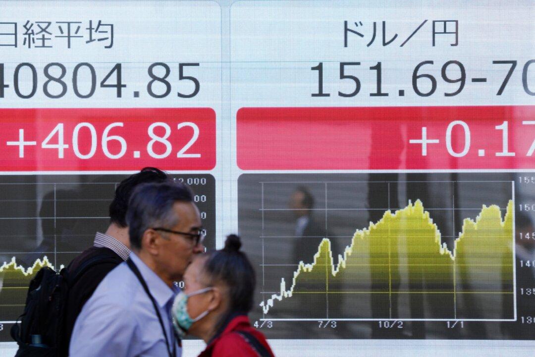 Yen’s Decline Boosts Japanese Stock Market, ‘Decoupling’ From China Proves Beneficial