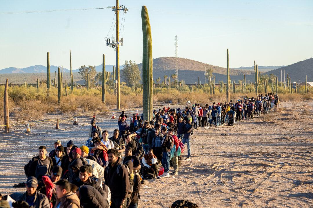 Arizona Proposal to Allow Local Police to Make Arrests Near Border to Appear on Ballot