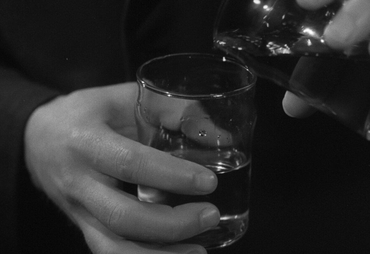 Alcohol is an ever-present threat to Alan Miller (Ray Milland), in “Something to Live For.” (Paramount Pictures)