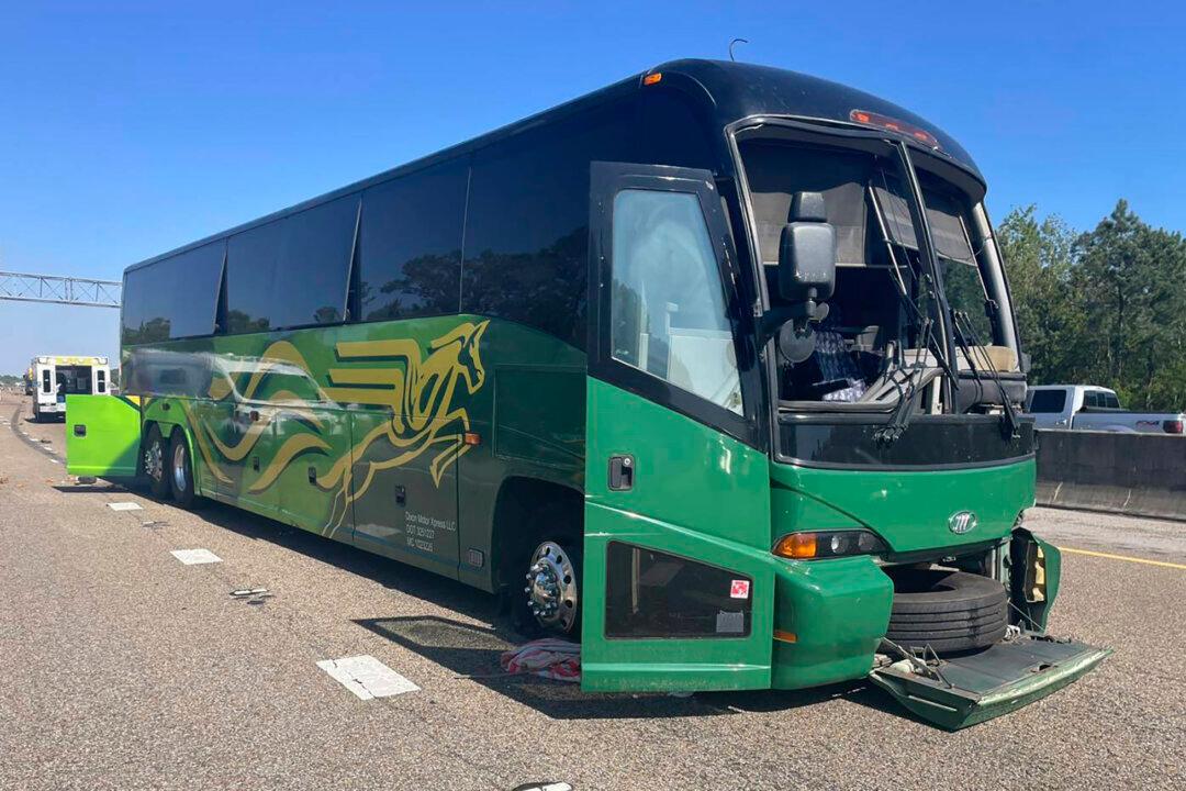 11 Injured as Bus Carrying University of South Carolina Fraternity Crashes in Mississippi