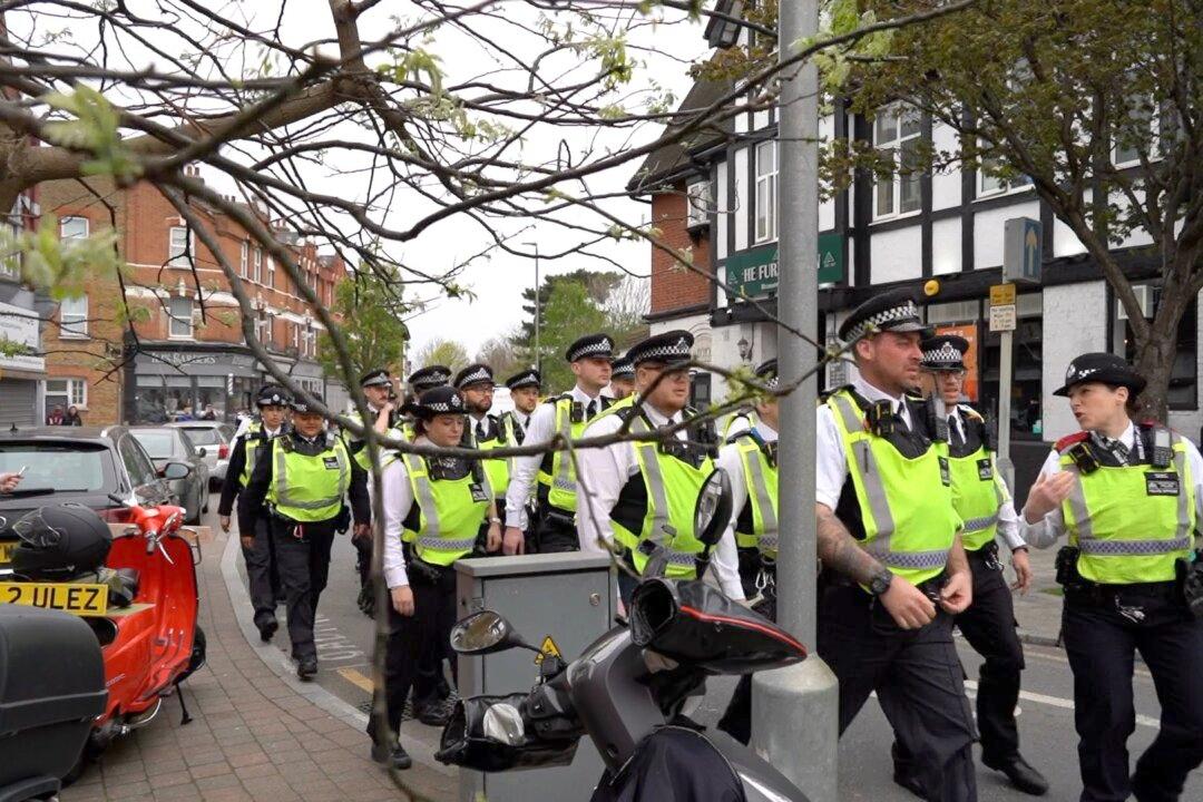Anti-ULEZ Activists Released on Bail After Protesting Near Sadiq Khan’s Home