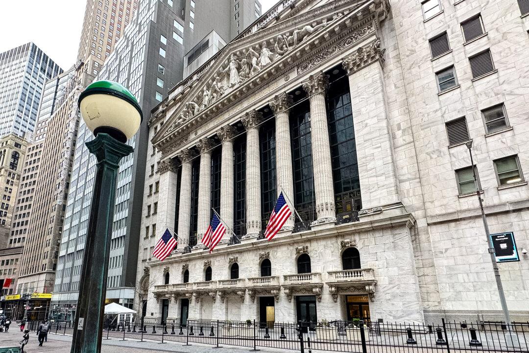 Stock Prices Defy Economic Weakness