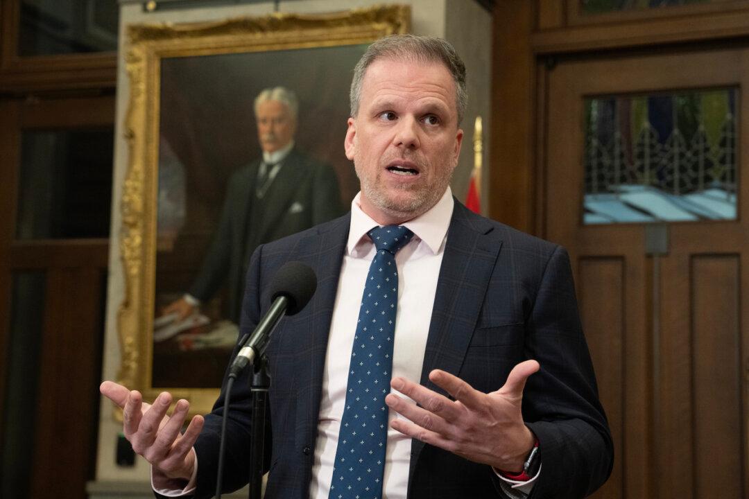 Health Minister Defends Time Lag Between Initial Alerts on Winnipeg Scientists and Launch of Investigation