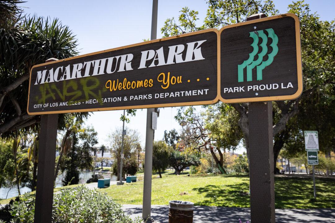 2 Arrested After Man Found Dead in Lake at Los Angeles Park