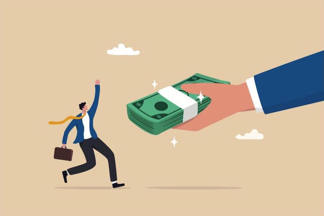 Bonus Versus Salary Bump, Family Squabbles, and More Reader Quandaries