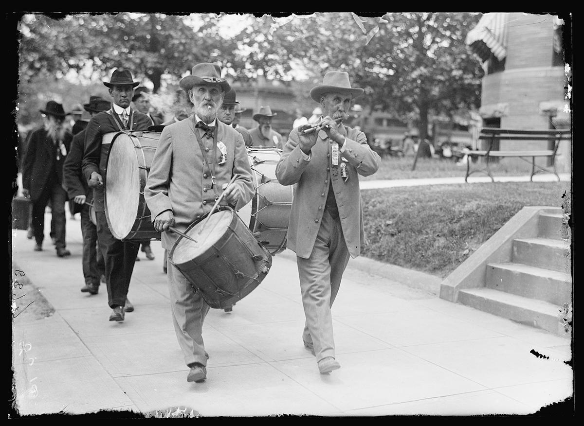 Fie and Drum Corps of the Confederate reunion, 1917, photographed by Harris & Ewing. Library of Congress. (Public Domain)