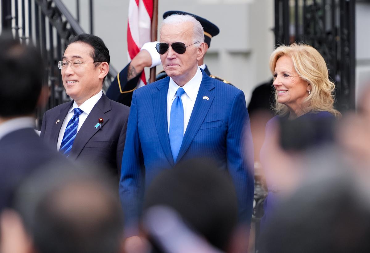 Biden Mulls Ending Prosecution of Julian Assange