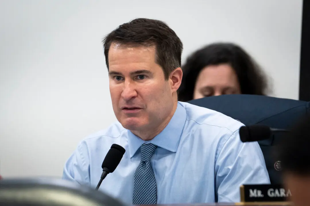 House Democrats Seek to Block Funding for US Military Action Against Venezuela