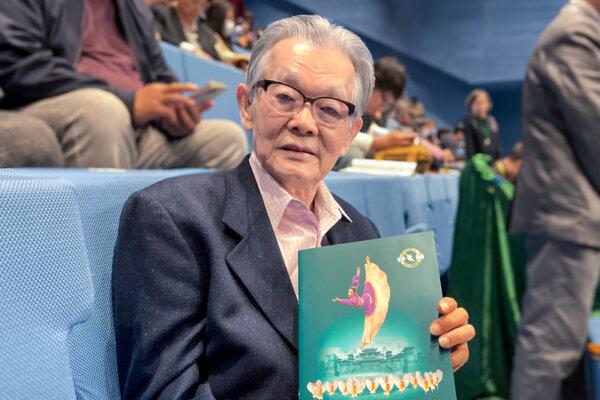 Senior DPP leader Chang Chun-hung appreciated the eighth performance of Shen Yun New York Performing Arts Company at the Taipei Performing Arts Center, on April 7, 2024. (Zhang Yuanzhang/The Epoch Times)