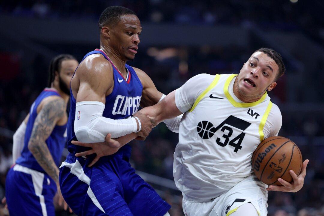 Kenneth Lofton Jr. Scores 27 as Jazz Hang on to Edge Clippers