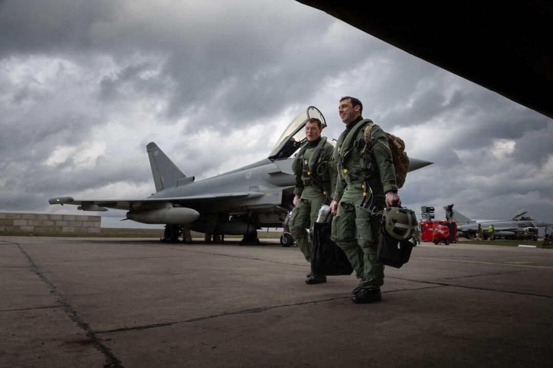 UK Urges NATO Allies to Increase Defence Spending to 2.5 Percent