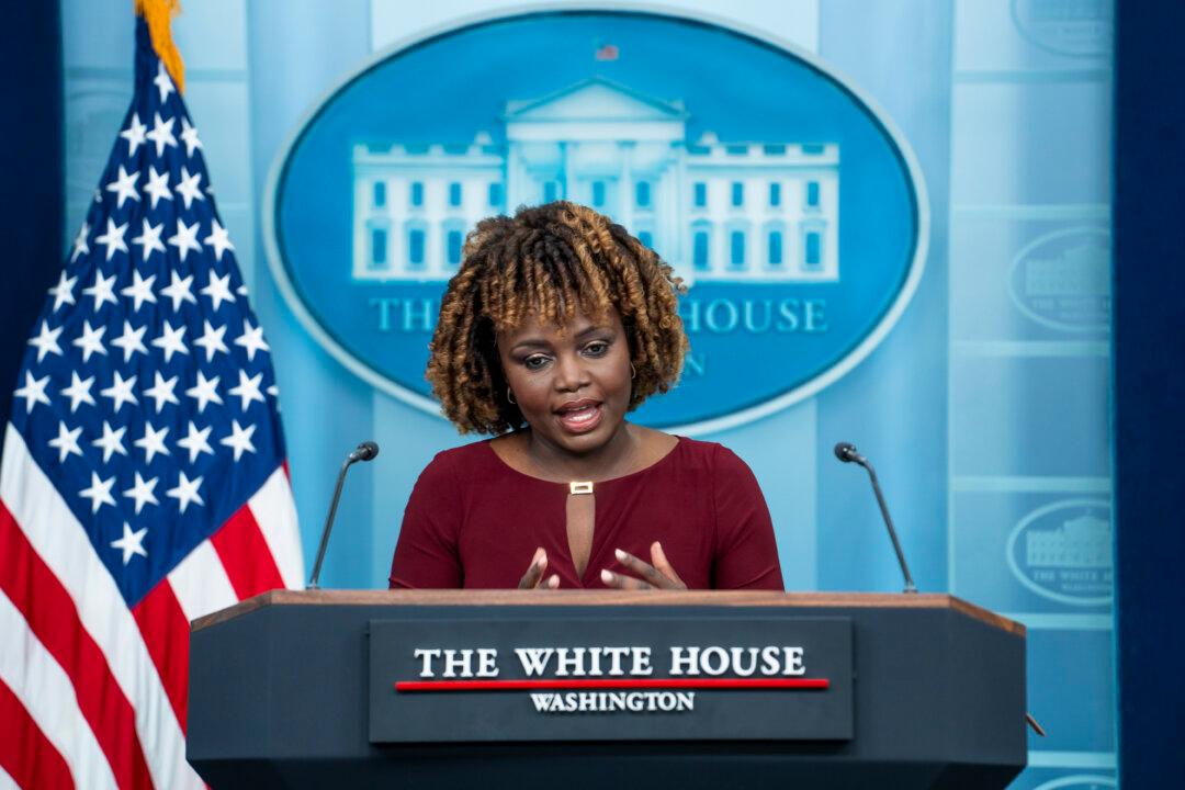 White House Commends ‘Admirable’ Students Protecting American Flag