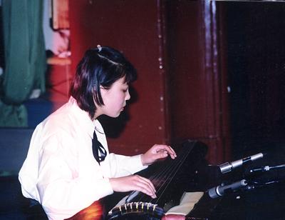 Zhu Ling playing the Chinese zither. (Courtesy of Help Zhuling Foundation)