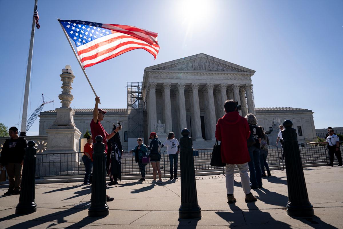 Government Attorney Says Peaceful Protesters Could Face Jan. 6 Charge That Carries up to 20 Years in Prison