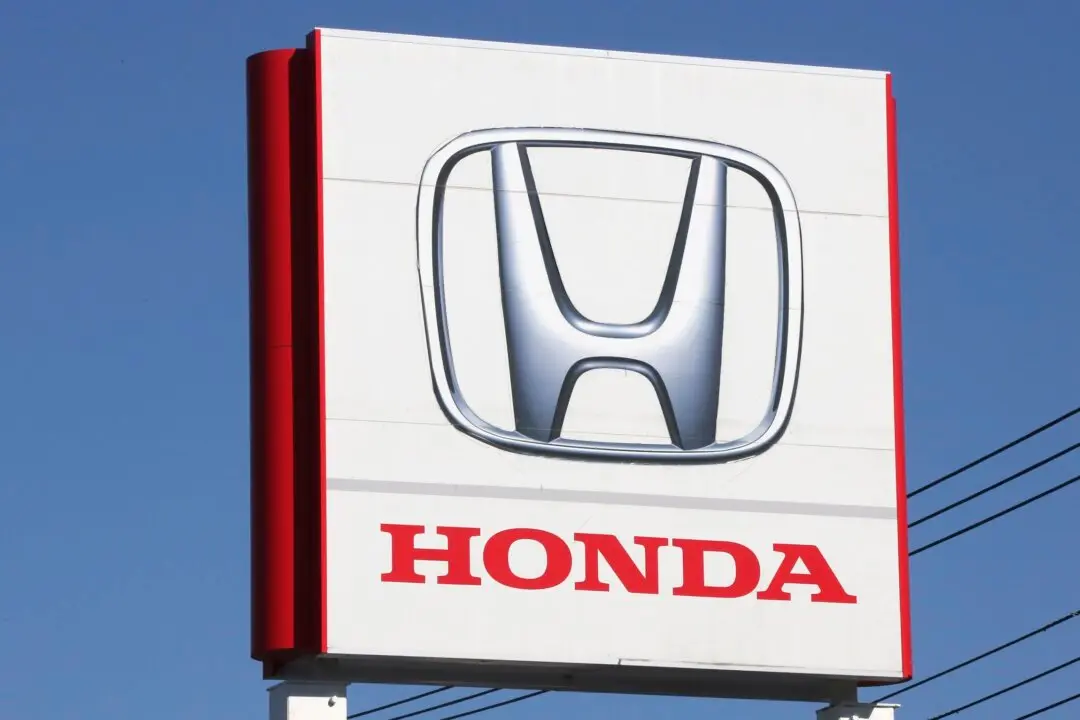 Honda Recalls 406,000 Civics Over Wheel Detachment Risk