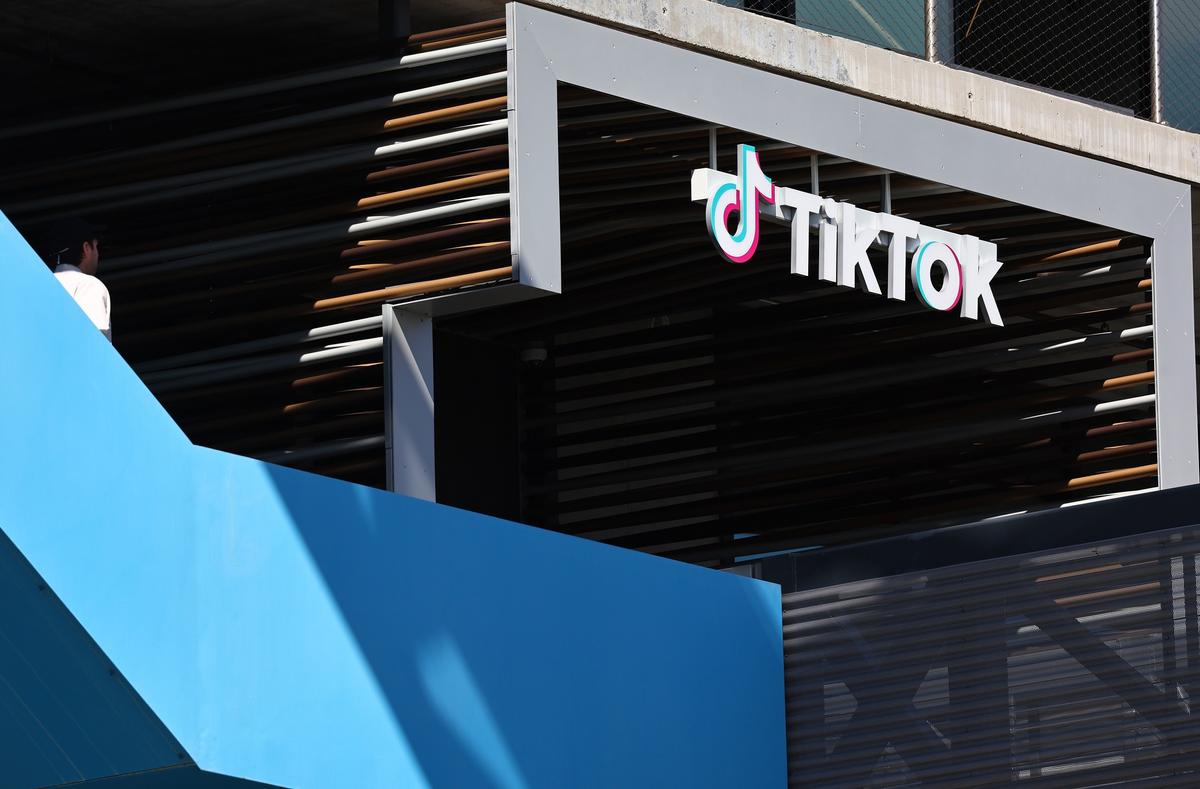 Senate Commerce Chair Endorses Bill That Could Expel TikTok From US