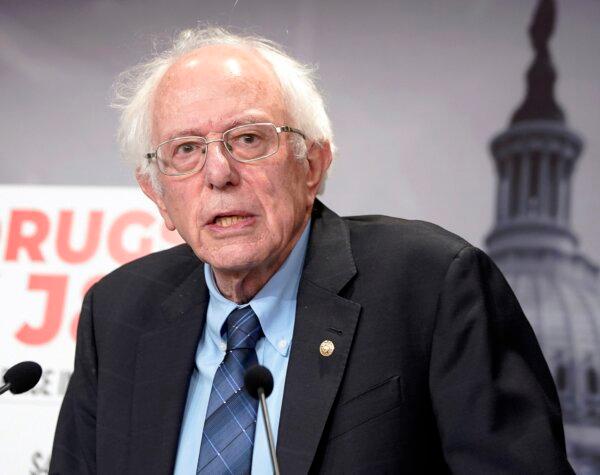 Suspect in Fire Outside of US Sen. Bernie Sanders’ Vermont Office to Remain Detained, Judge Says