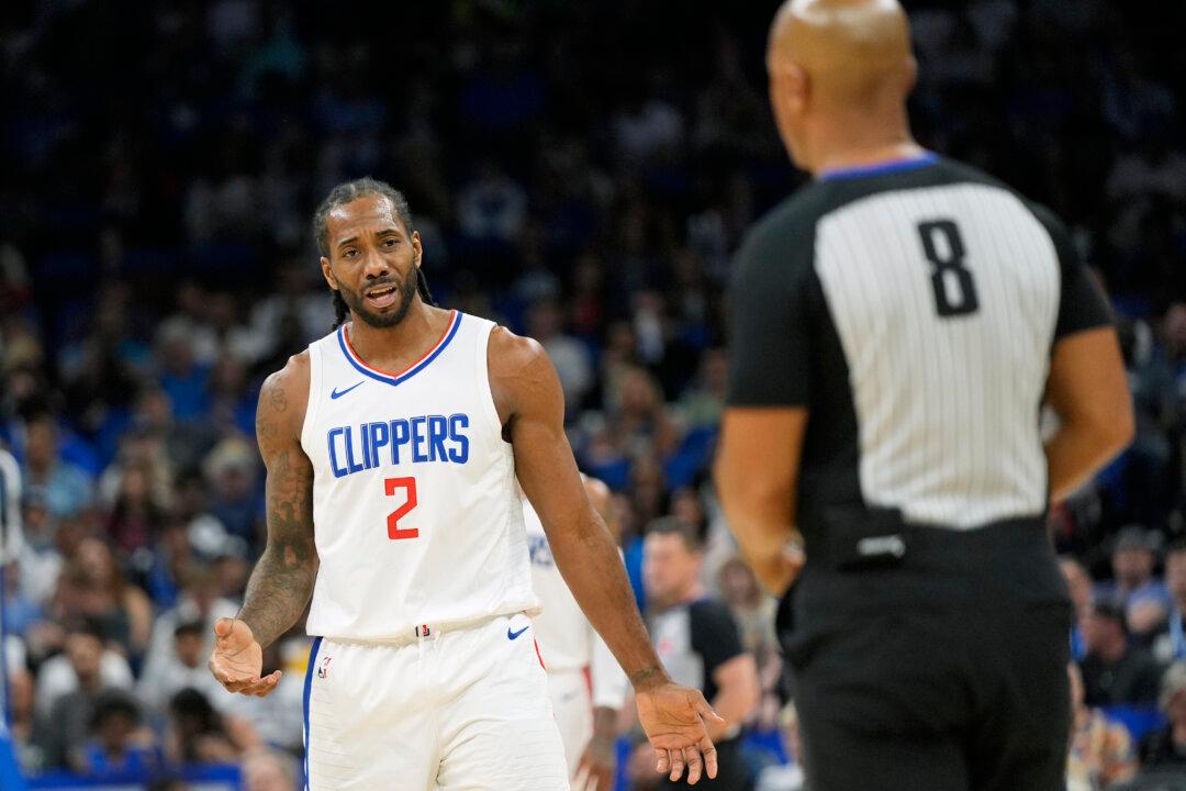 Clippers’ Star Leonard Very Much a Question Mark for Playoff Opener