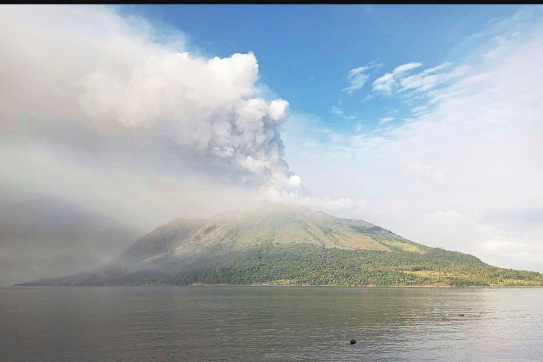 More People Are Evacuated After Dramatic Eruption of Indonesian Volcano