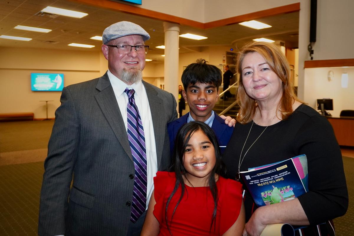 Professor Sees Messages of Positivity and Human Dignity in Shen Yun