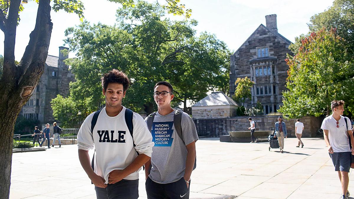 Police Crack Down on Pro-Palestinian Protests at Yale