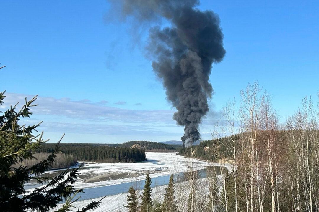 Pilot Reported Fire Onboard Plane Carrying Fuel, Attempted to Return to Fairbanks Just Before Crash