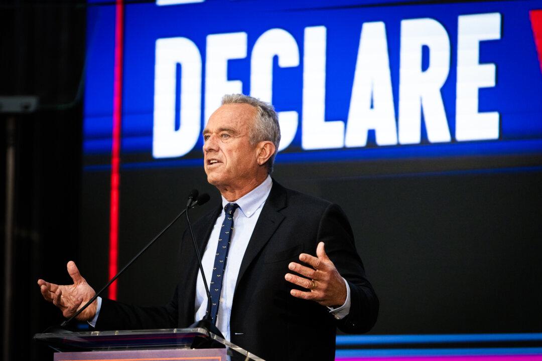 RFK Jr.’s ‘Night of Laughter’ Illustrates Unconventional Fundraising Strategy