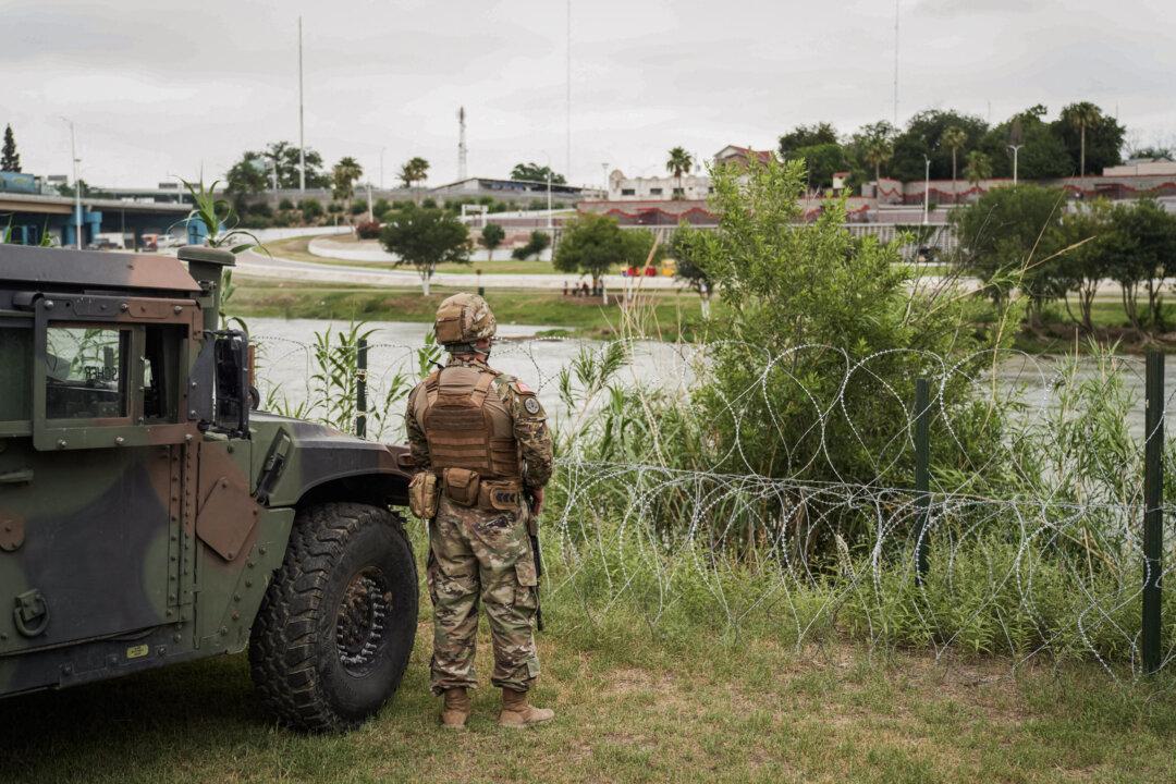 đ§News Brief: National Guard to Deploy More Troops to USâMexico Border; White House Says Deportation Flights Have Begun