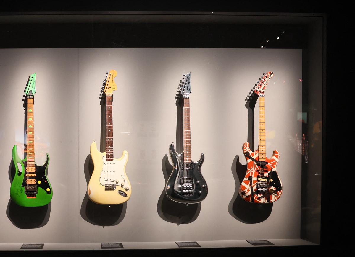 Sam Ash Shutting Down Stores After 100 Years in Business, Offering Clearance Discounts