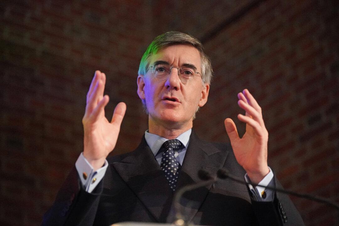 Communist Pro-Gaza Students Chase Jacob Rees-Mogg After Speech at Cardiff University