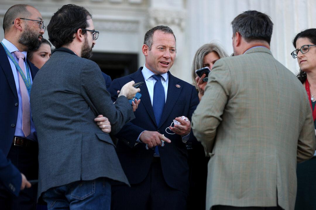 House Democrats Disappointed in Ongoing ‘Anti-Israel, Anti-Jewish’ Encampments at Columbia University