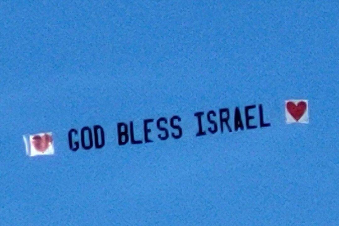 Texas Company Flies Pro-Israel Banners Over Universities