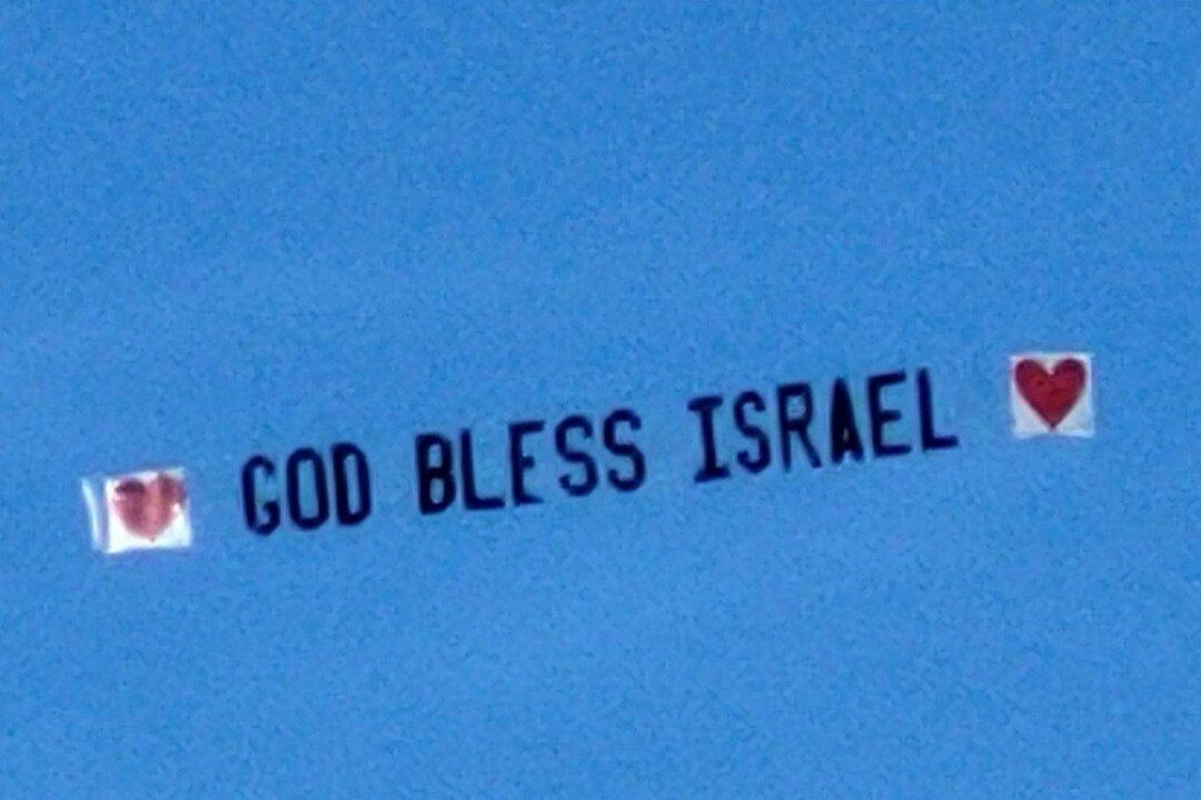 Texas Company Flies Pro-Israel Banners Over Universities