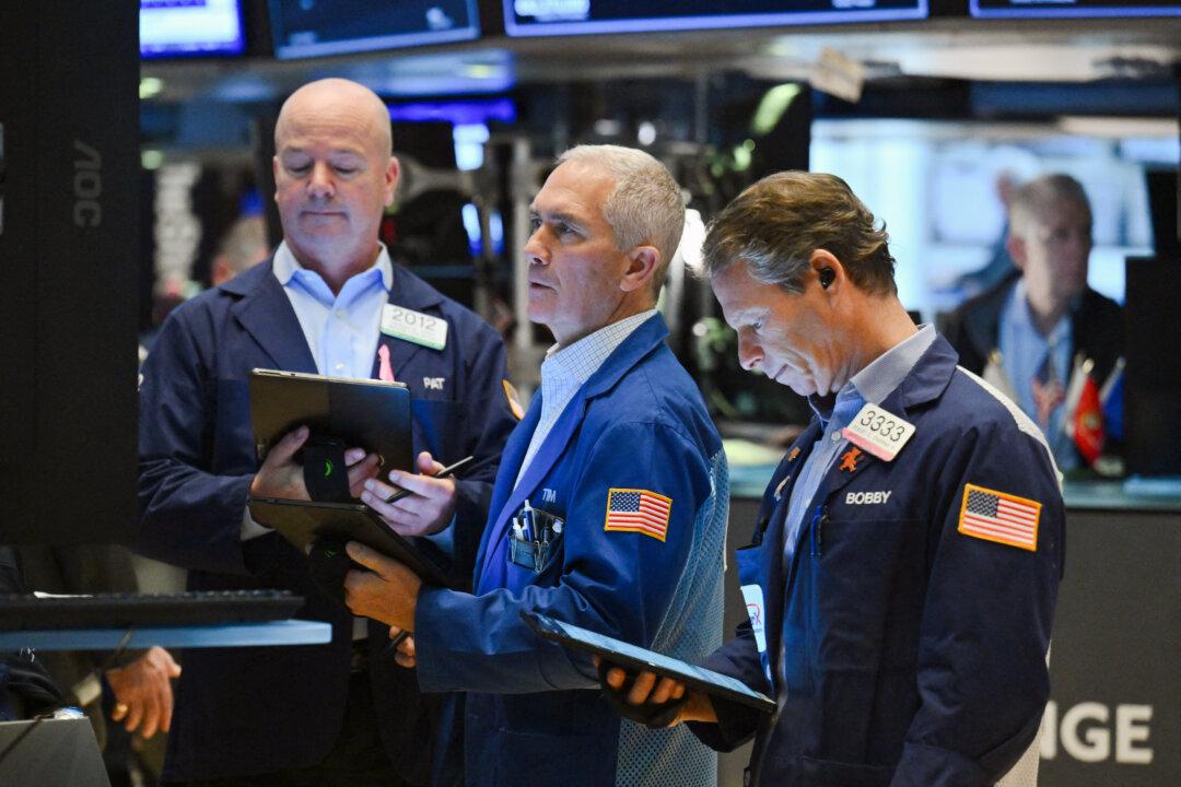 Dow Closes Nearly 500 Points Higher as Wall Street Rebounds From Last Week’s Rout