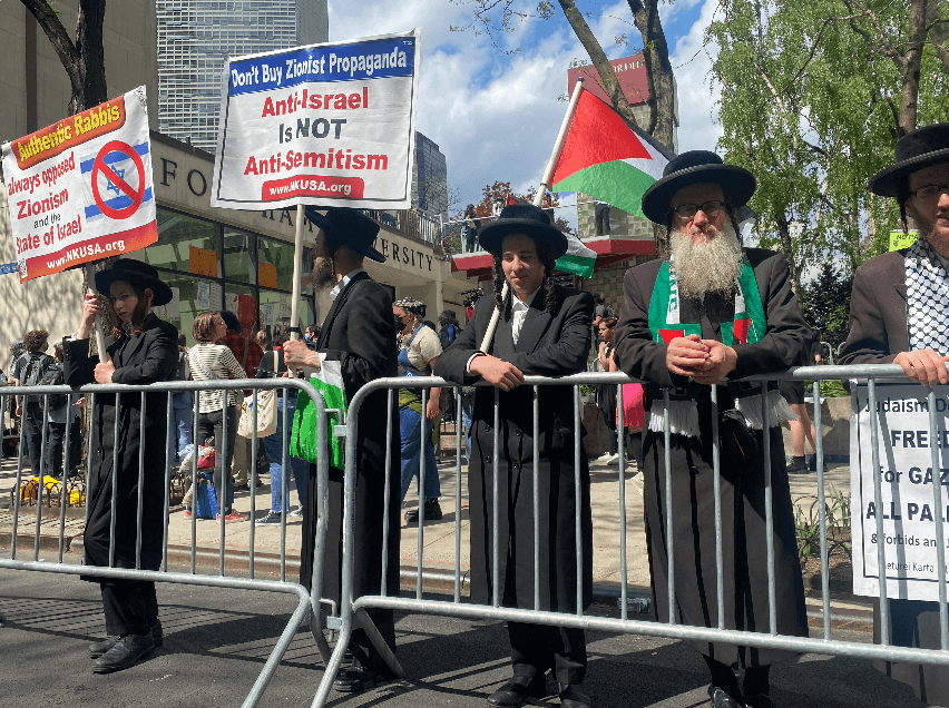 Protesters at Fordham University in New York, May 1, 2024. (Enrico Trigoso/The Epoch Times)