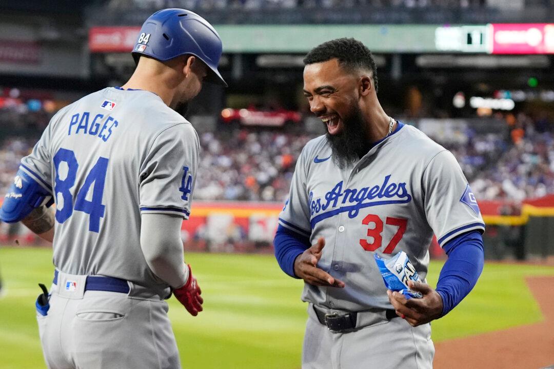 Newcomers Yamamoto, Pages Make Difference as Dodgers Blast Diamondbacks