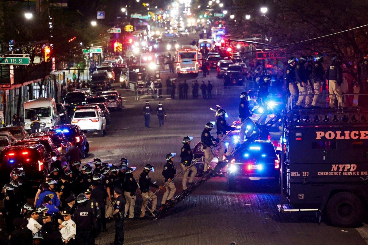 Police use a vehicle named "the bear" to enter Hamilton Hall from a public street, which protesters occupied, as other officers enter the campus of Columbia University amid the ongoing conflict between Israel and the Hamas terrorist group, in New York City, on April 30, 2024. (Caitlin Ochs/Reuters)