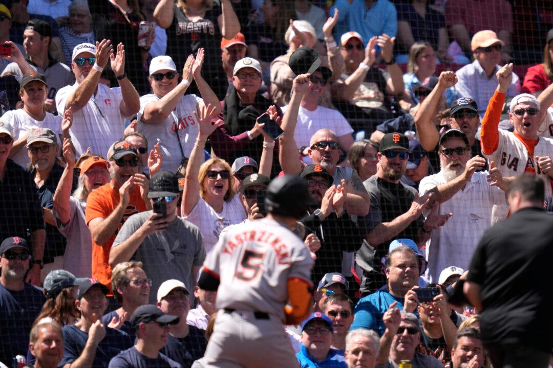 Visit From Hall of Fame Grandfather Precedes Yastrzemski Homer as Giants Beat Red Sox
